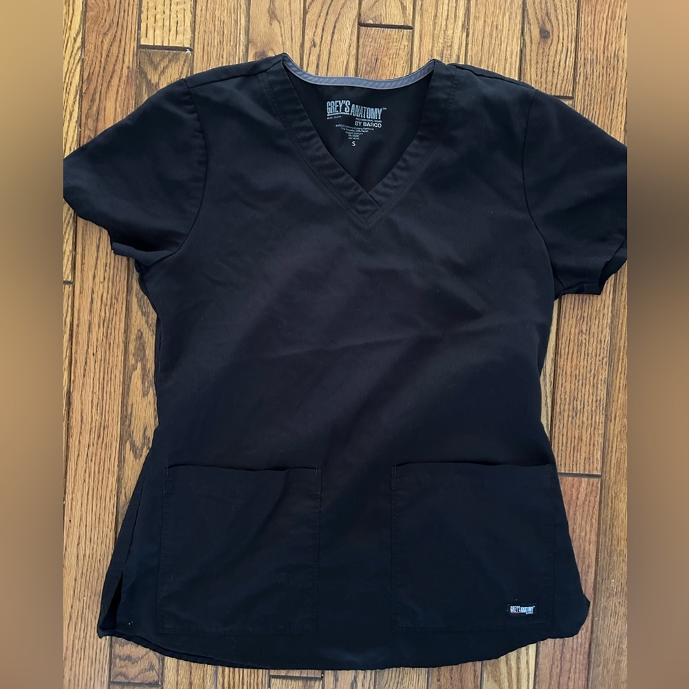 Grey’s Anatomy by Barco Women’s 2 front pocket black scrub top size Small